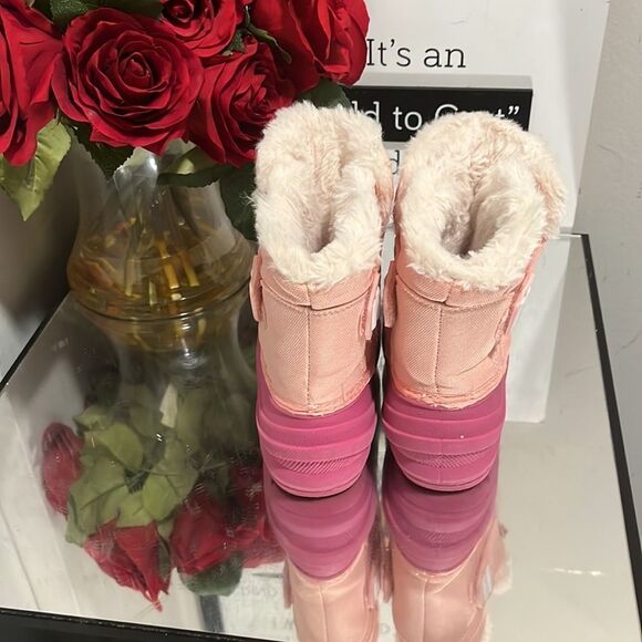 TODDLER GIRL CAT & JACK BOOTS - Picture 3 of 6